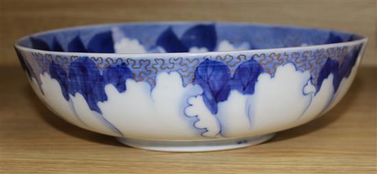 A Japanese porcelain bowl, 21cm